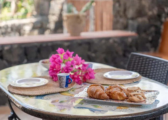 Nyaraló Dammuso U Sarduni Khamma Fuori